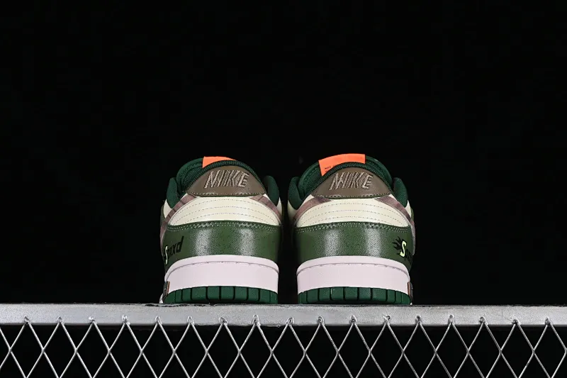 All Categories Nk SB Dunk Series Nk SB Dunk Low Low-top Sneakers Nk Dunk Low Panda Prank-Street Racing Lightyear Distressed SB Strappy Low-top Casual Sneakers DD1391-300